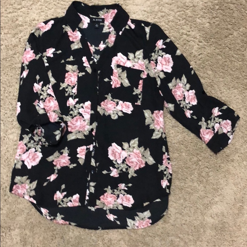 Fun and flirty blouse! Brand: A. Byer